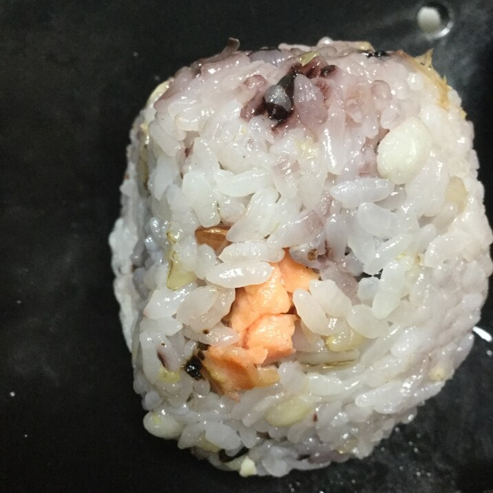 レモン風味の銀鮭でおにぎり